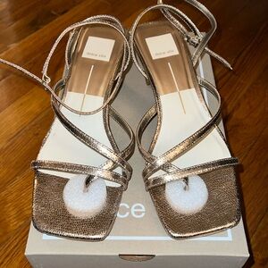 Dolce Vita Baylor Dark Gold Crackled Stella - Size 8